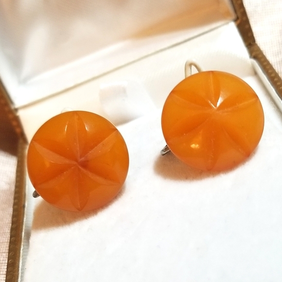 VTG Carved Butterscotch Bakelite Button Earrings - Picture 6 of 8